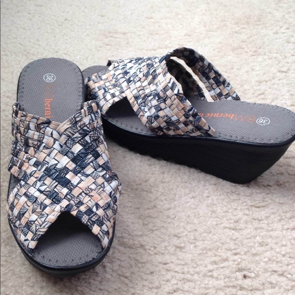 New Bernie Mev. Wedged open toe sandals 36, US 6